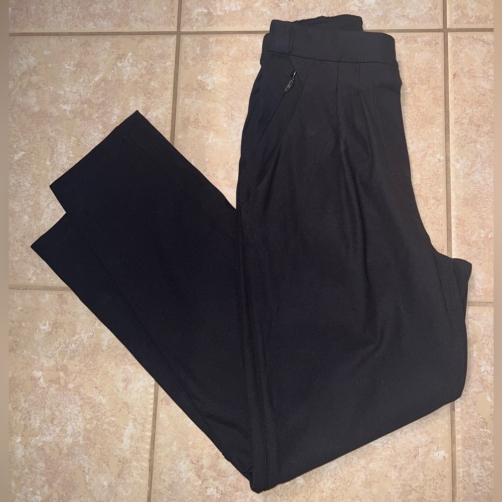 Lululemon ready to wear pant! Great for causal wear or work.